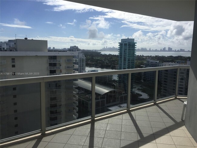 Foto del edificio - 6301 Collins Ave