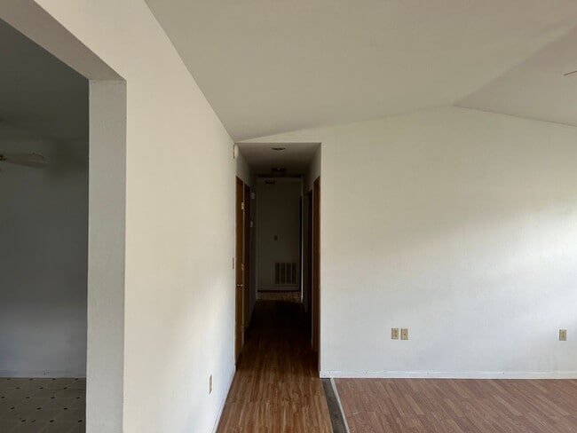 Building Photo - 3 Bedroom Home on Carter Street!