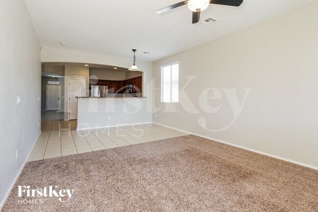 Foto del edificio - 17577 W Buchanan St