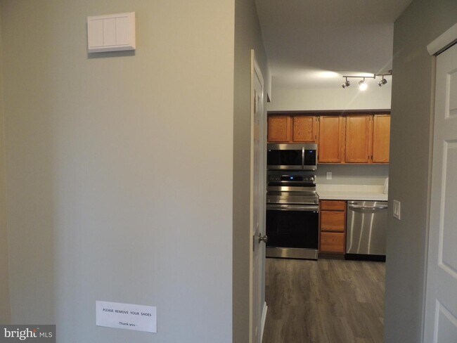 Building Photo - 404 Pinebrooke Cir