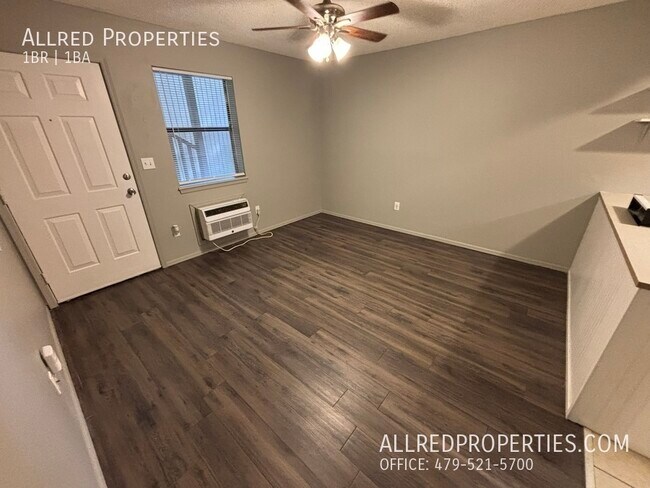 Foto del edificio - 1390 W Wedington Dr