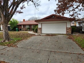 Building Photo - 427 Esperanza Way