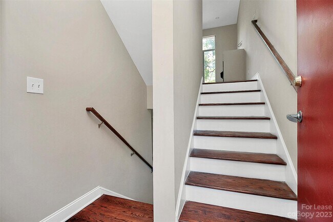 Foto del edificio - 2040 Atherton Heights Ln