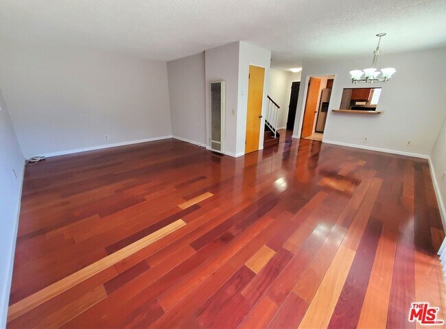 Foto del edificio - 2235 1/2 Wellesley Ave