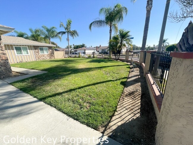 Building Photo - Nicely renovated corner property with a pool!