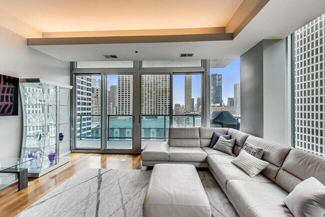 Foto del edificio - 550 N St Clair St