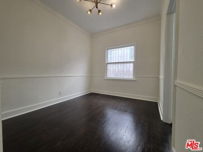 Foto del edificio - 107 N Sweetzer Ave