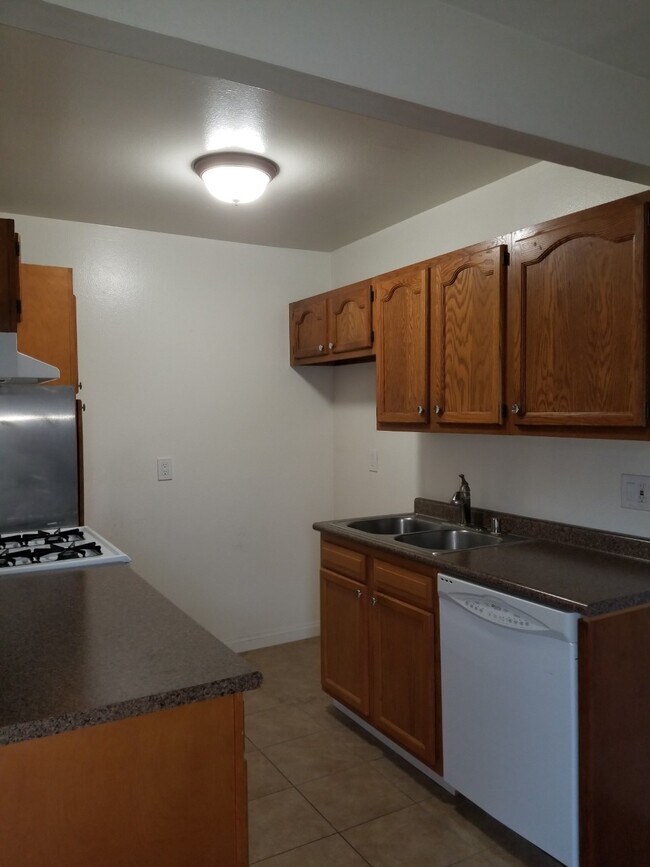 Building Photo - 3107 Ginger Ave