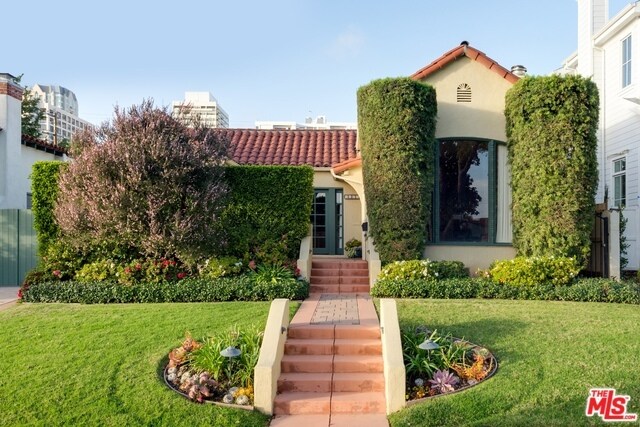 Foto principal - 10659 Rochester Ave