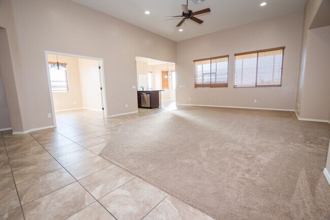 Foto del edificio - Beautiful Custom Home with 4 Bedrooms, 2 Bath, 3 Car Garage, Central A/C