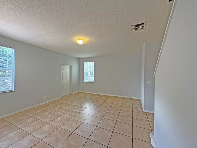 Building Photo - 2426 SE Union Park Dr