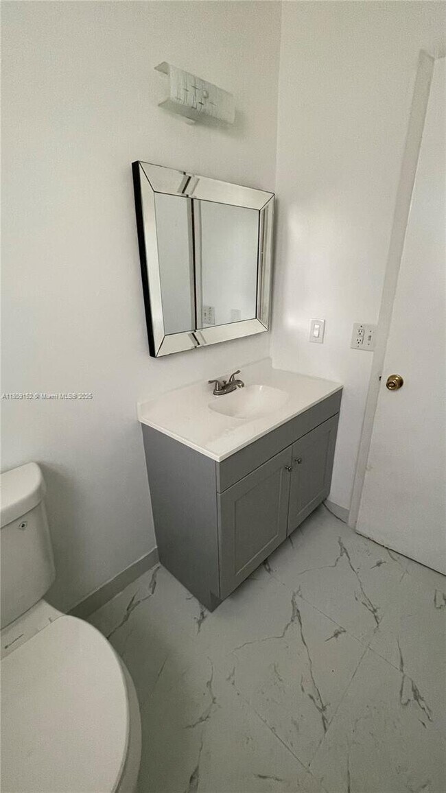 Foto del edificio - 5210 NW 16th St