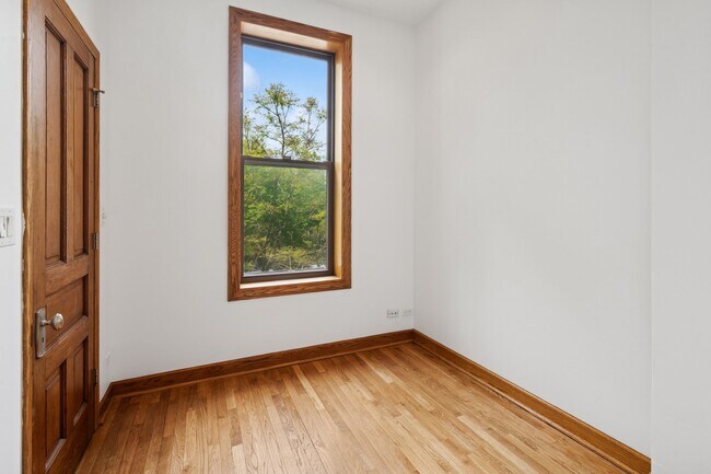 Building Photo - 4143 N Ashland Ave