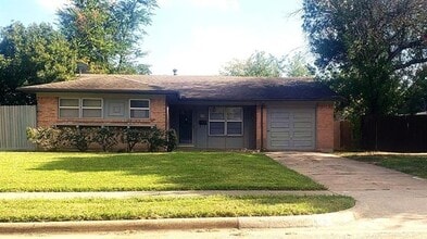 Building Photo - 530 Fairview Dr