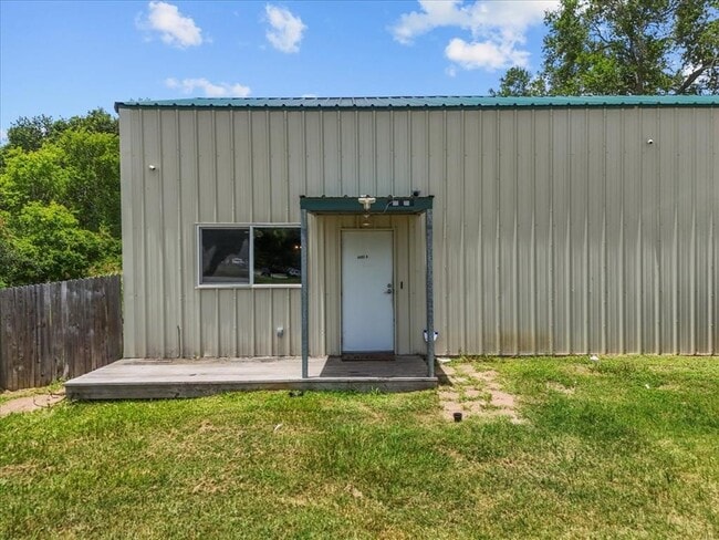 Building Photo - 6602 Prino Rd