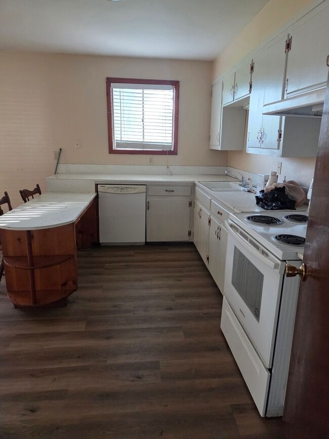 Building Photo - 3 bedroom, 2 bathroom home in the heart of Monroe