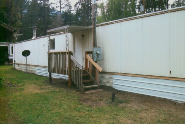 Building Photo - Susan Creek 3 bedroom mobile in 55 and ove...