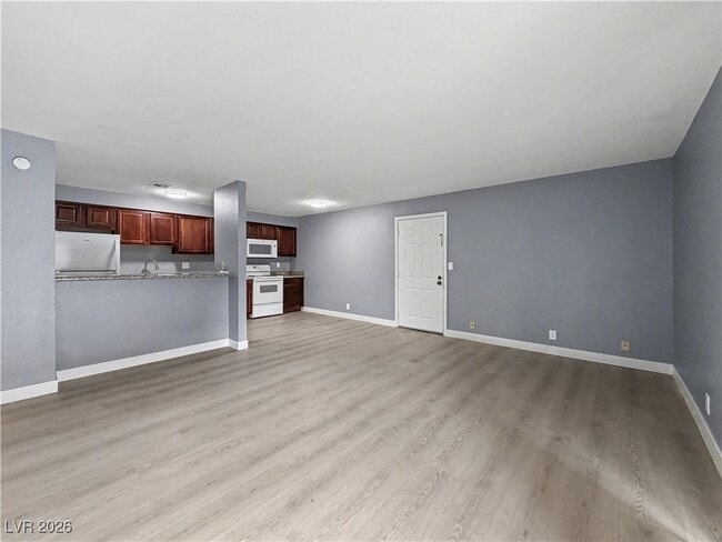 Foto del edificio - 5141 River Glen Dr