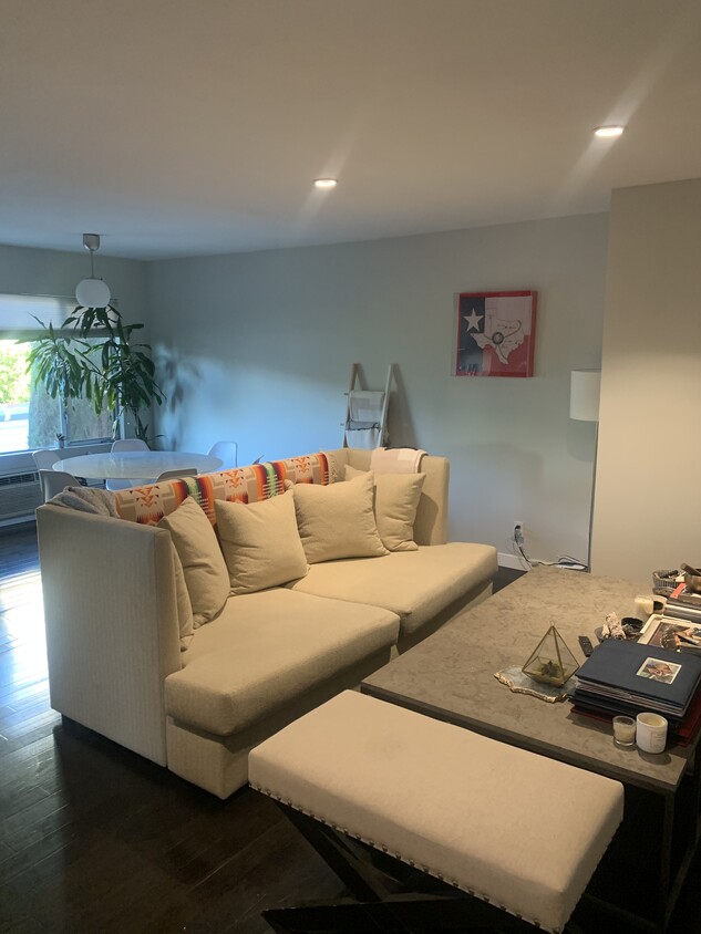 Foto principal - 8421 Clinton St