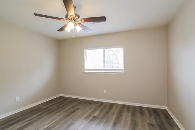 Building Photo - 31518 Kingston Village Dr