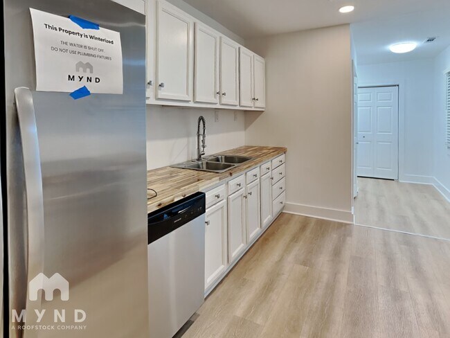 Foto del edificio - 1283 Gus Thornhill Jr Dr