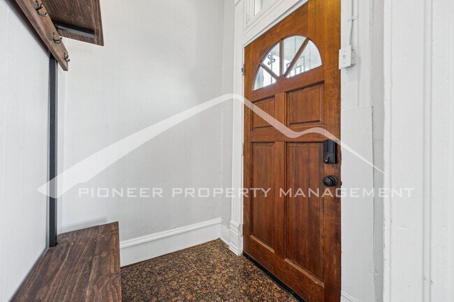 Building Photo - Cozy Home with Washer/Dryer and Central AC