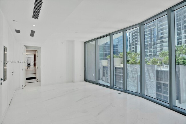 Foto del edificio - 300 Biscayne Boulevard Way