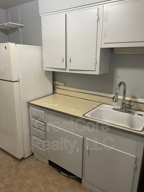 Building Photo - 233 N Bellevue Blvd