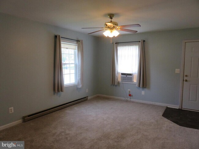Foto del edificio - 301 Caroline Ave