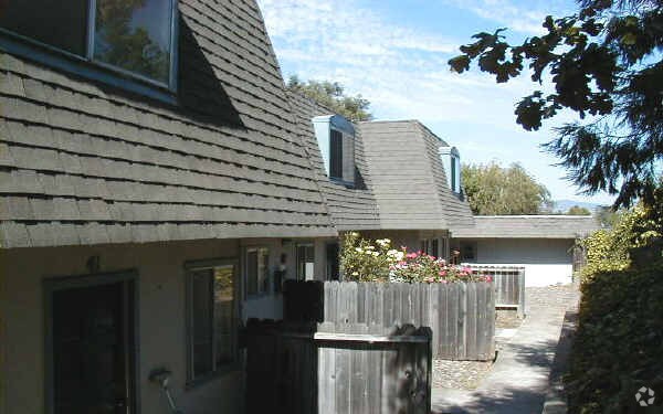 Foto del edificio - 8754 Lund Hill Ln
