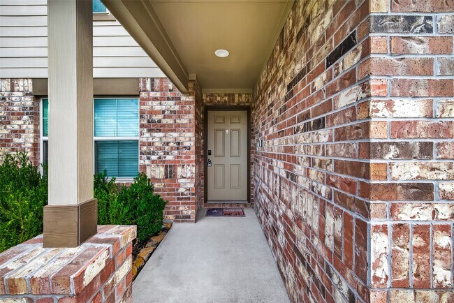 Building Photo - 8007 Carillon Way