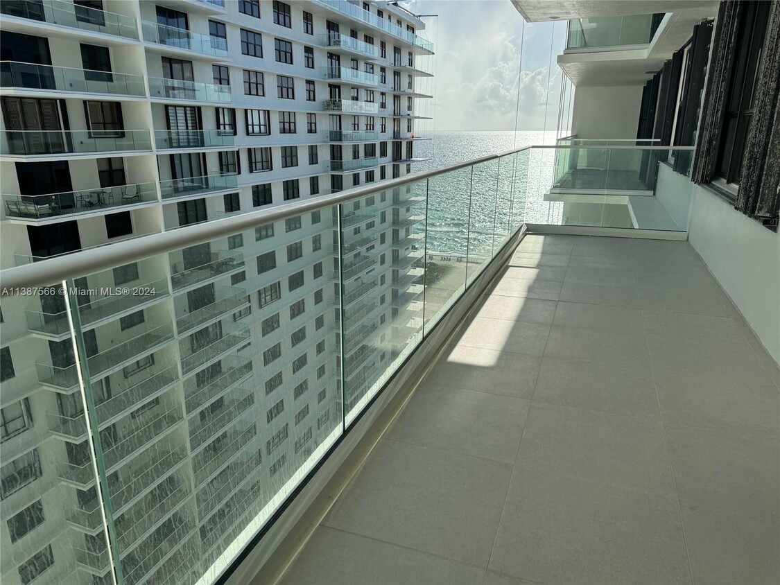 Foto principal - 9801 Collins Ave