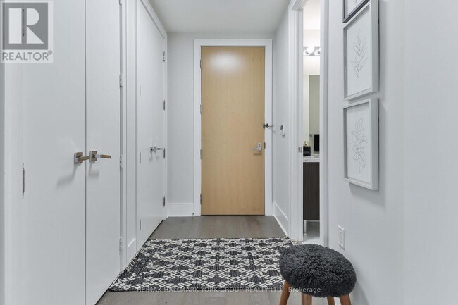 Building Photo - 29 Queens Quay E