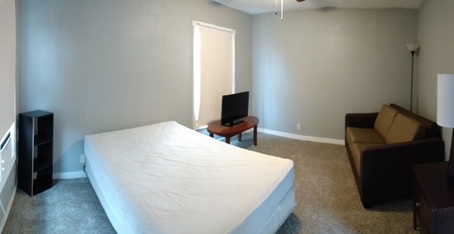 Building Photo - 17-17 W 5th St