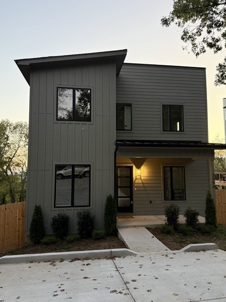 Building Photo - 2306 Ilolo St