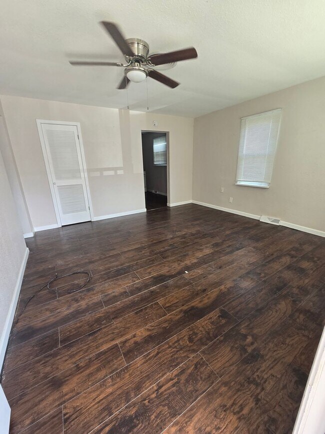 Building Photo - Beautiful 3BD/1BA