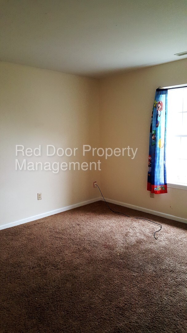 Building Photo - 12165 Laurelwood Dr