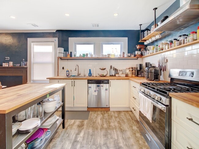 Building Photo - 97 La France Ave