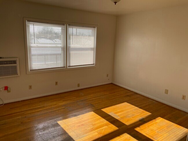 Foto del edificio - 132 Highland Hills Dr