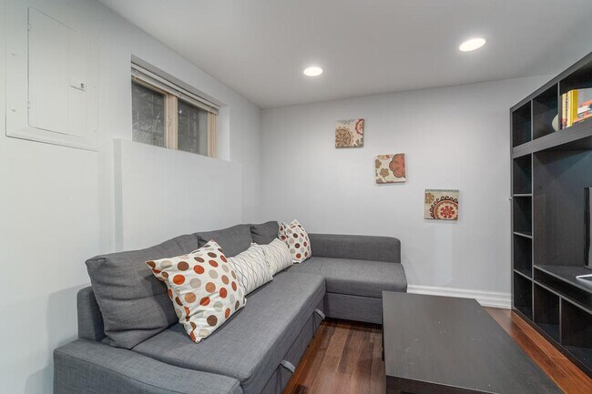 Foto del edificio - 1350 Potomac Ave SE