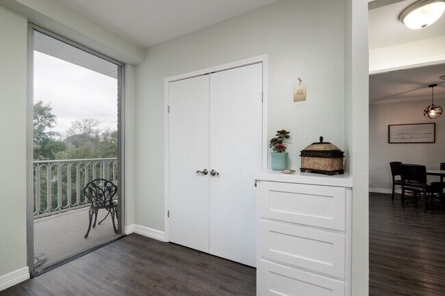 Building Photo - 4924 Cobbs Dr