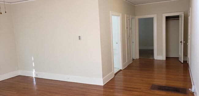 Foto del edificio - 2752 E 1st St