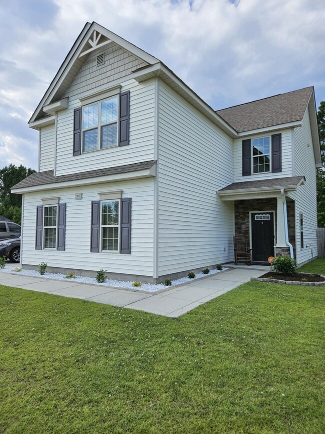 Foto del edificio - 307 First Post Rd