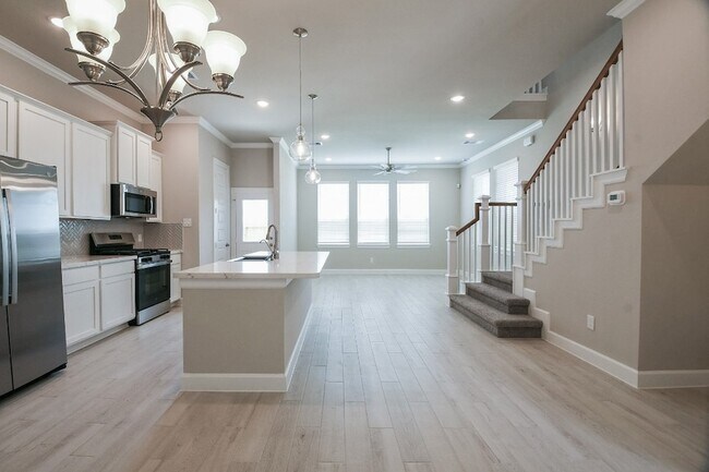 Building Photo - 3112 La Rambla Dr