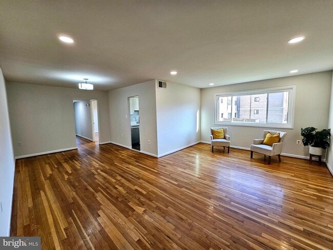 Building Photo - 11607 Elkin St