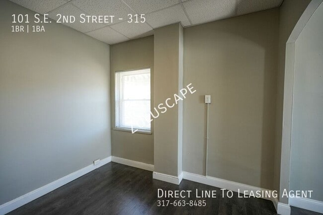 Building Photo - 101 SE 2nd St