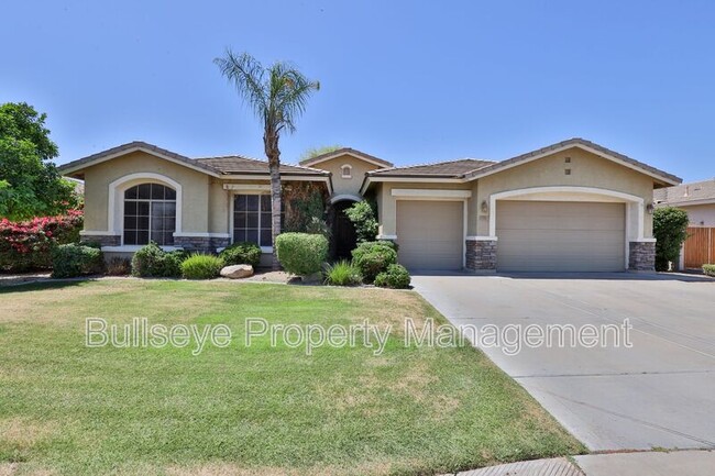 Building Photo - 1550 N Robin Ln