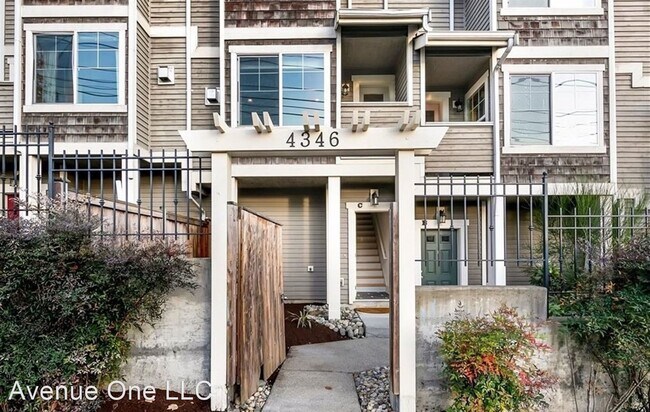 Building Photo - 2 br, 1.5 bath House - 4346 7th Ave NE Unit C