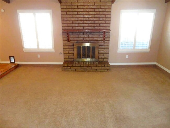 Building Photo - Fascinating Single Level Eastside Home Wit...