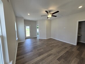 Building Photo - 5142 Pace Pk Cir